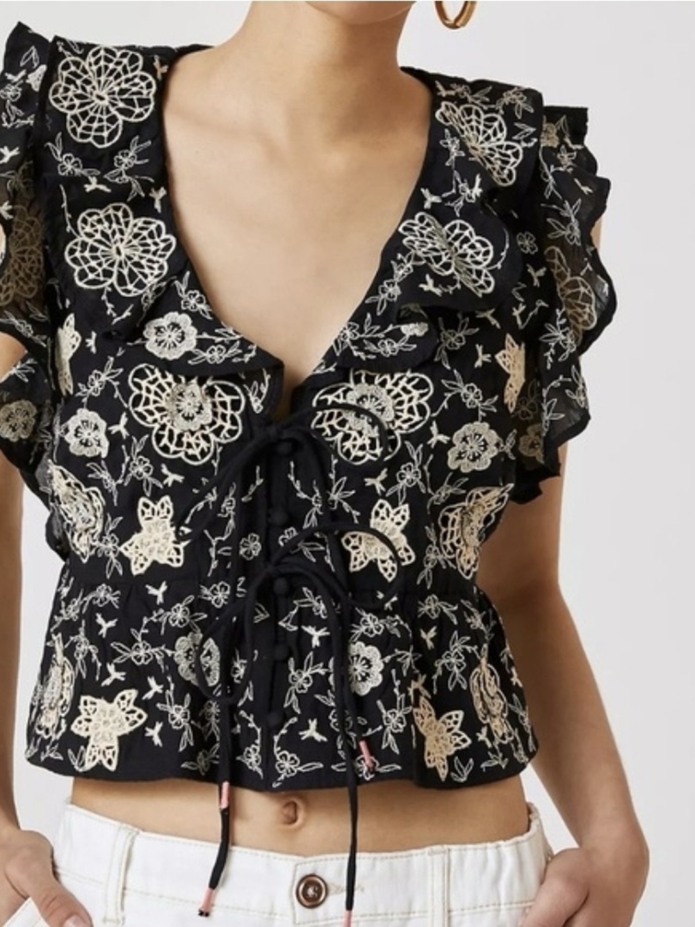🐦‍⬛ Anthropologie Black Crop Top with Cream Floral Embroidery